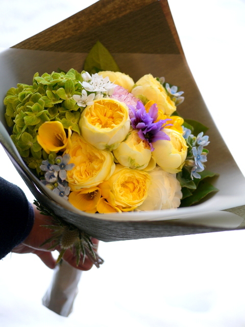 お母様のお誕生日に花束 フリージアを使って 可愛らしい雰囲気 22 03 04 札幌 花屋 Mell Flowers