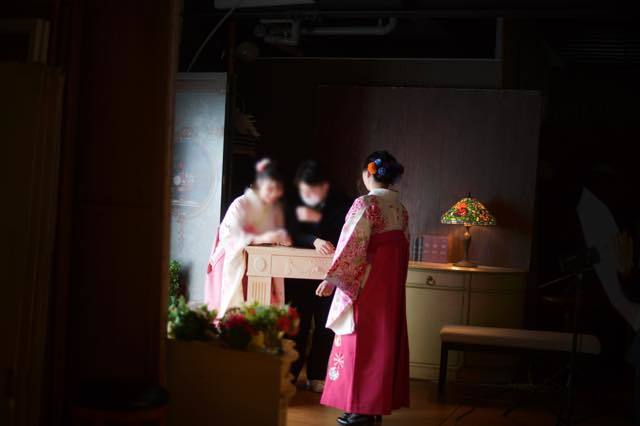 そういう時期ですね....卒業写真の姉妹....._b0194185_17492840.jpg