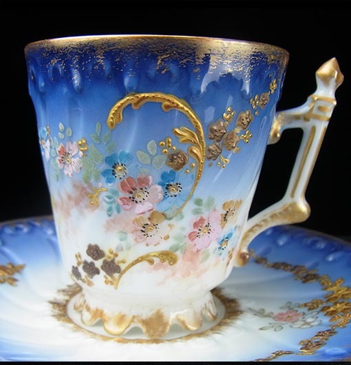N.1471 ブルーロワイヤル レリーフ・ロココブーケ手彩色と金彩 カップ