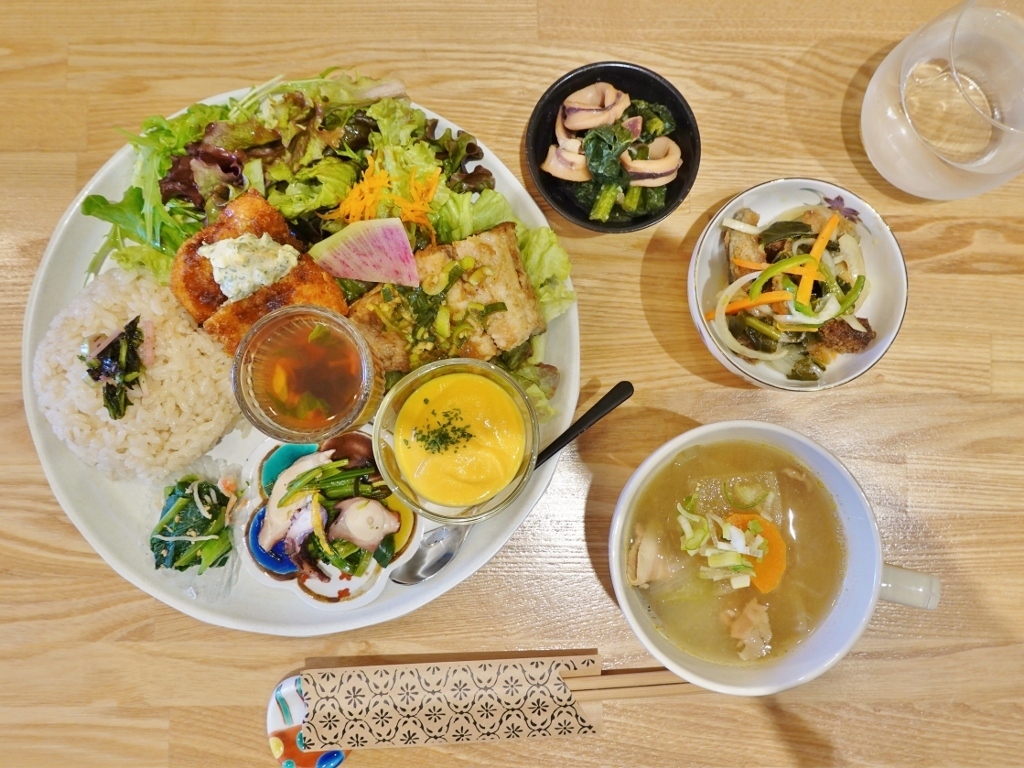家庭料理と野菜マルシェ 畑の子>