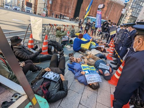 【報告】殺すな!プーチンは停戦し兵を退け!3.10ロシア大使館前ダイ・イン_a0336146_23412064.jpg