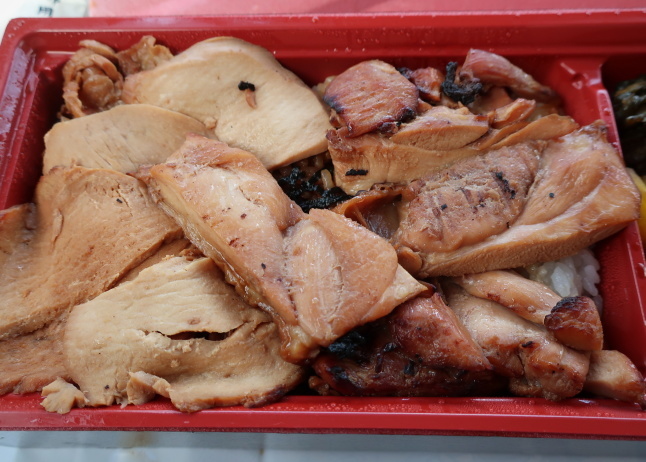 登利平・上州御用 鳥めし弁当 * ミモザも河津桜もフライング!_f0236260_00123854.jpg