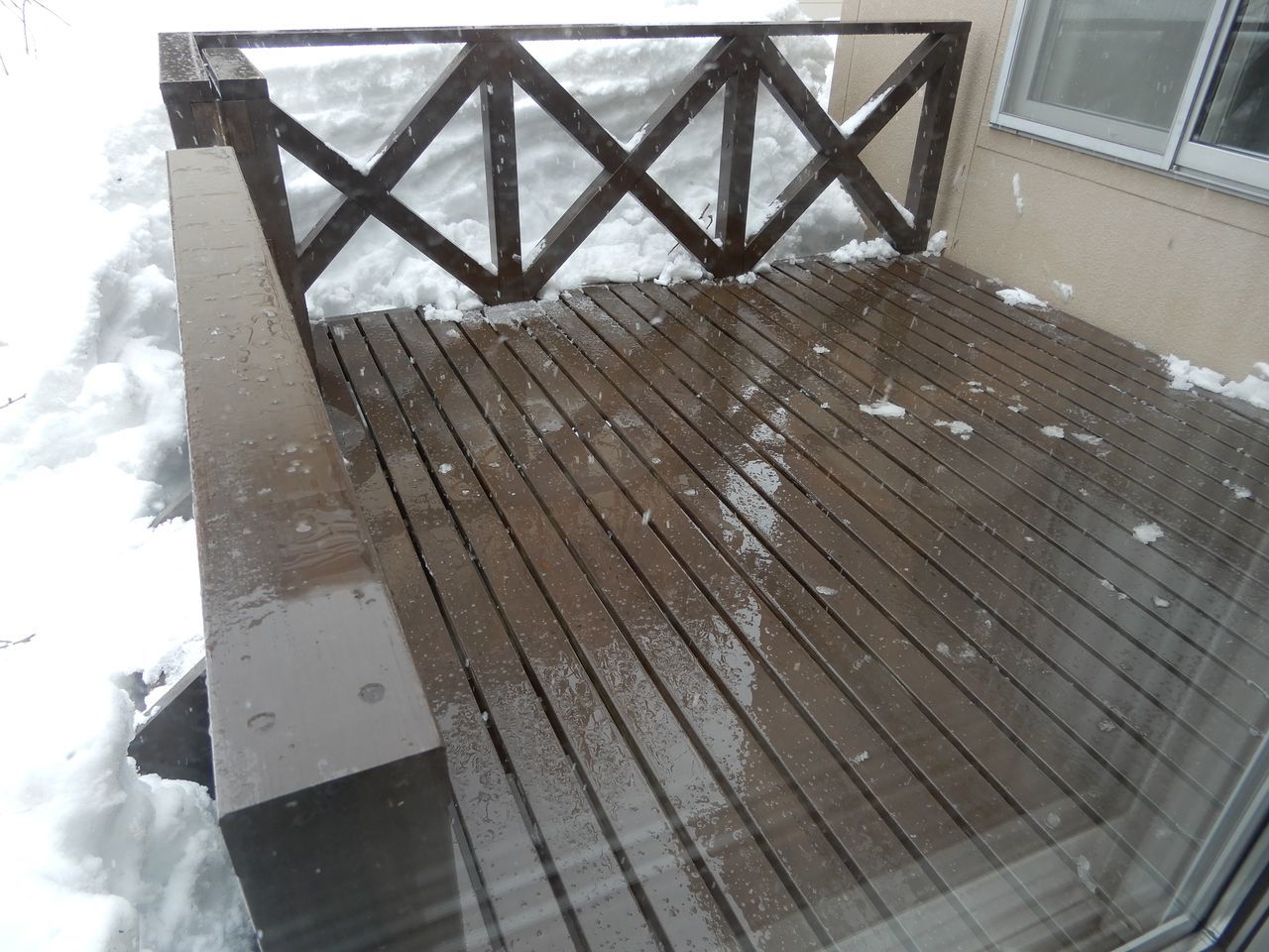 排雪のあとにうっすらと春の雪_c0025115_20400299.jpg