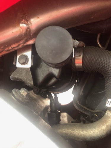YAMAHA TDM850 サーモスタット部分より水漏れ_e0218639_09551134.jpeg