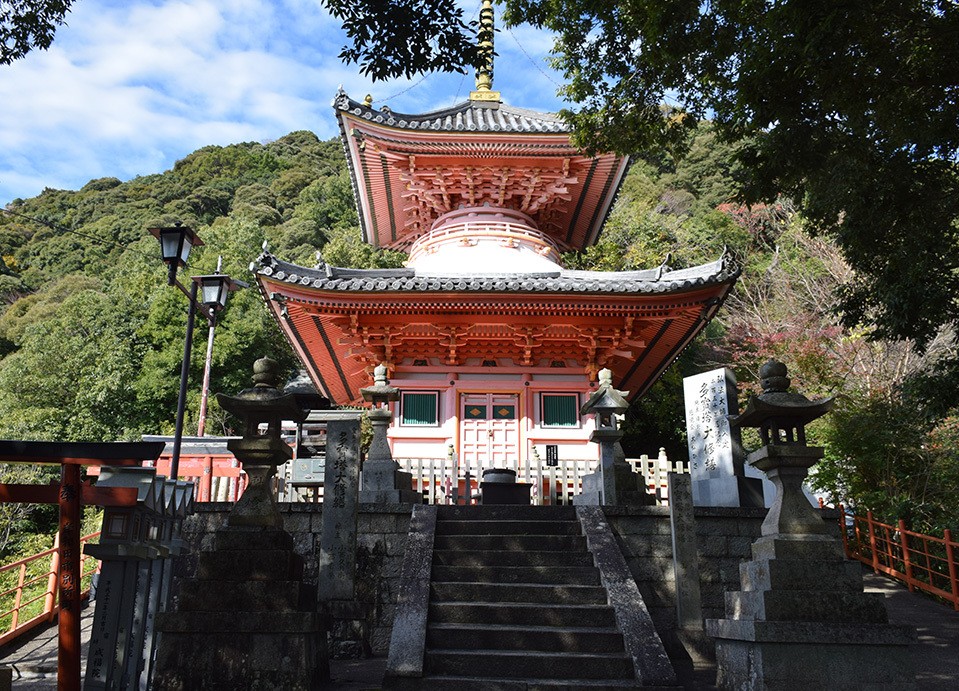 松永久秀終焉の地・信貴山城。 その2 <登山道~雌嶽>_e0158128_20491946.jpg