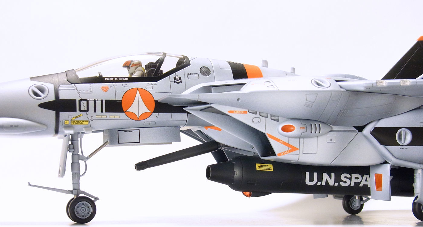 1/48・VF-1Aバルキリー 一条機(劇場版)完成 1 : シン 1/48・VF-1Aバルキリー 一条機(劇場版)完成 1 : シン