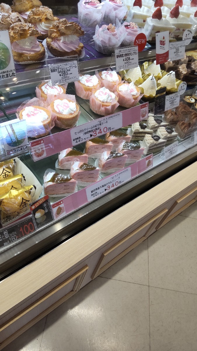 不二家 静岡県産大島桜のミルクレープ たっぷりクリームの切り株ケーキ 静岡県産大島桜 C ｂ ケーキバイキング ベーグルな日々