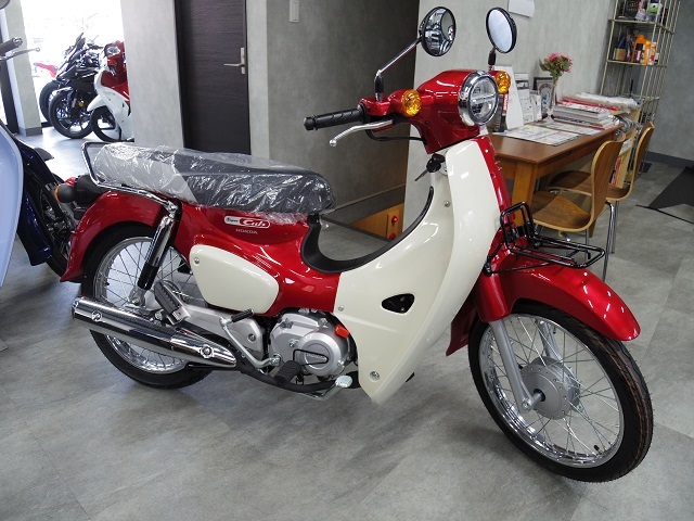 タイカブ2022年モデルRED/WHT : バイクの横輪