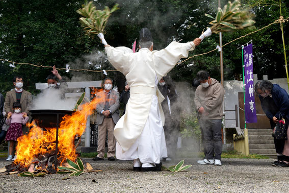 ひと月遅れの湯立神事_b0145296_13583070.jpg