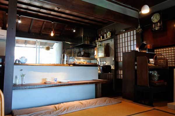 【(山梨グルメ)韮崎市「古民家カフェ トロッコ」・・・クセになる「スパイスラムカレー」と絶品「デザート」!!】_a0005436_13221213.jpg