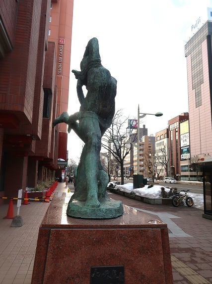 街角美術館 北村西望制作「花吹雪」 札幌東急レイホテル玄関前 街角美術館 北村西望制作「花吹雪」 札幌東急レイホテル玄関前