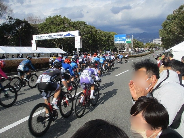 市街地を周回する自転車レース「第1回富士山サイクルロードレース富士クリテリウムチャンピオンシップ」_f0141310_07372846.jpg