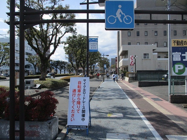 市街地を周回する自転車レース「第1回富士山サイクルロードレース富士クリテリウムチャンピオンシップ」_f0141310_07380816.jpg