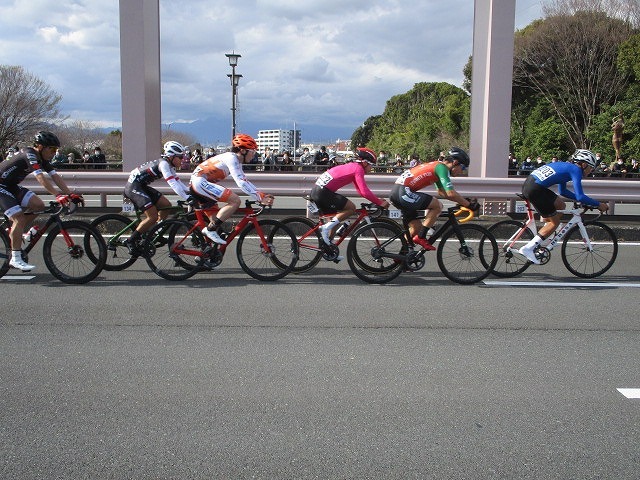 市街地を周回する自転車レース「第1回富士山サイクルロードレース富士クリテリウムチャンピオンシップ」_f0141310_07381792.jpg