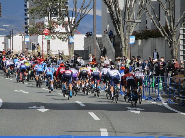 市街地を周回する自転車レース「第1回富士山サイクルロードレース富士クリテリウムチャンピオンシップ」_f0141310_07383420.jpg