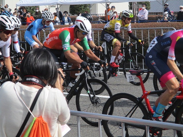 市街地を周回する自転車レース「第1回富士山サイクルロードレース富士クリテリウムチャンピオンシップ」_f0141310_07385172.jpg