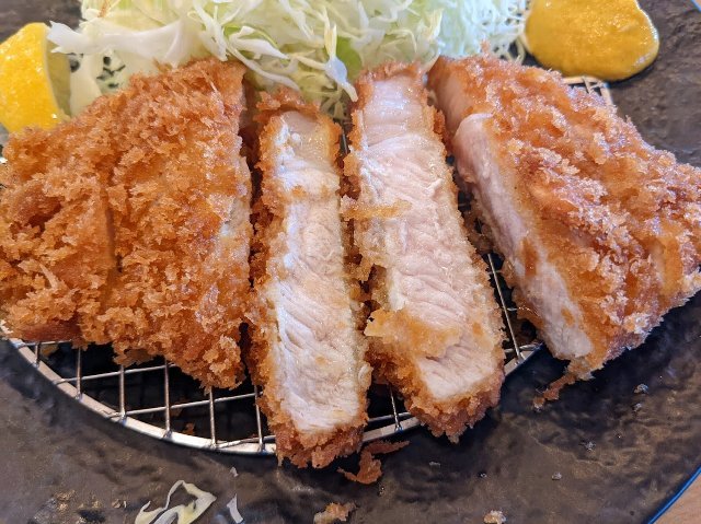 熟成ロースかつ定食140gと無料のパンの耳（とんかつ玉藤千歳店