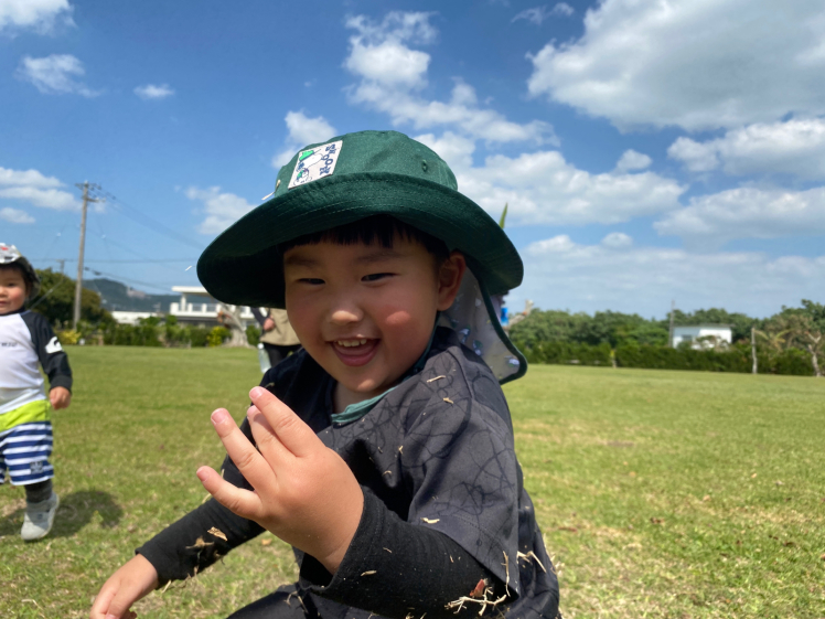 青空ようちえん〔平日〕外遊びが心地よい季節がやってきた!広場を駆け回って海に入って平日も自然を満喫だ!_d0363878_14013256.jpg