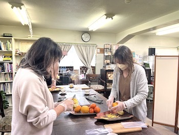 3月の香りの図書室は持ち寄り柑橘の蒸留会でした〜_a0191183_22312842.jpeg