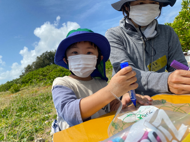 青空ようちえん〔週末〕海辺の絵本づくりwithチムドンドンおきなわ(3/13)海の宝物を詰め込んだ世界にひとつの絵本づくり。素敵な絵本がたくさんできました!_d0363878_20263688.jpg