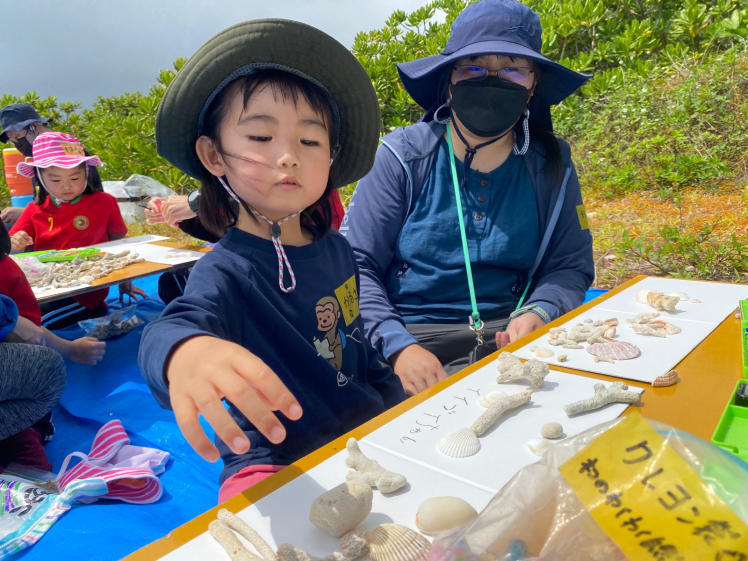 青空ようちえん〔週末〕海辺の絵本づくりwithチムドンドンおきなわ(3/13)海の宝物を詰め込んだ世界にひとつの絵本づくり。素敵な絵本がたくさんできました!_d0363878_20405457.jpg