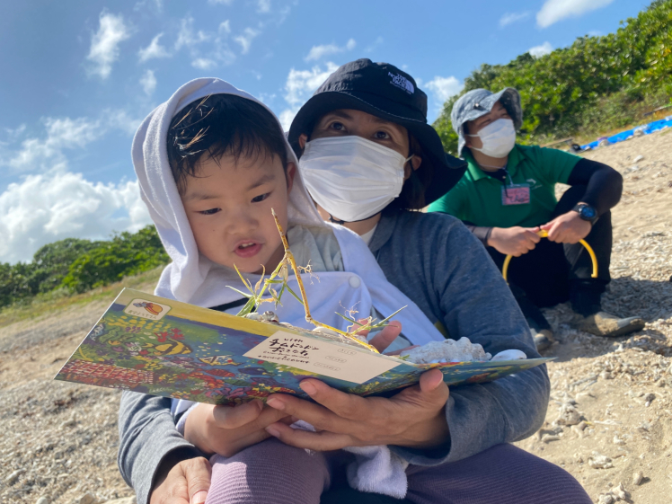 青空ようちえん〔週末〕海辺の絵本づくりwithチムドンドンおきなわ(3/13)海の宝物を詰め込んだ世界にひとつの絵本づくり。素敵な絵本がたくさんできました!_d0363878_21025663.jpg