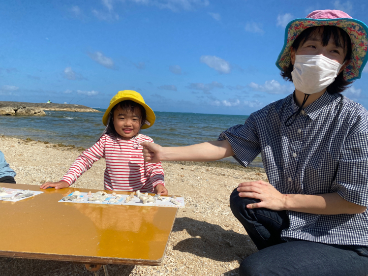 青空ようちえん〔週末〕海辺の絵本づくりwithチムドンドンおきなわ(3/13)海の宝物を詰め込んだ世界にひとつの絵本づくり。素敵な絵本がたくさんできました!_d0363878_21071946.jpg