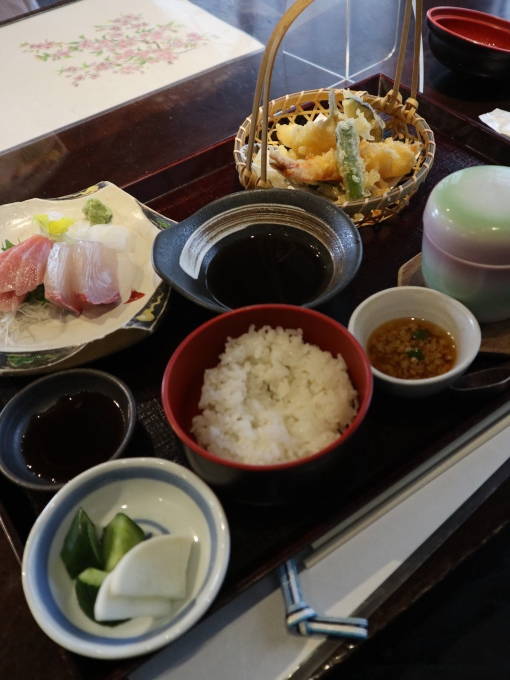 お蕎麦屋さんの刺身が美味しかった！！_b0331802_21494252.jpg