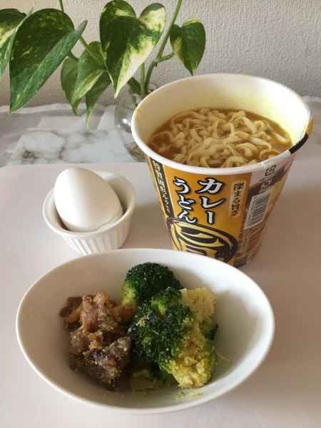 カップのカレーうどん_b0417696_21304124.jpeg