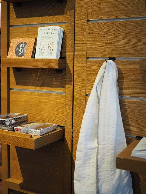 代官山蔦屋書店「雨宮ゆか-花の向こうに見るものは-」フェアのご案内_b0132444_18154375.jpg