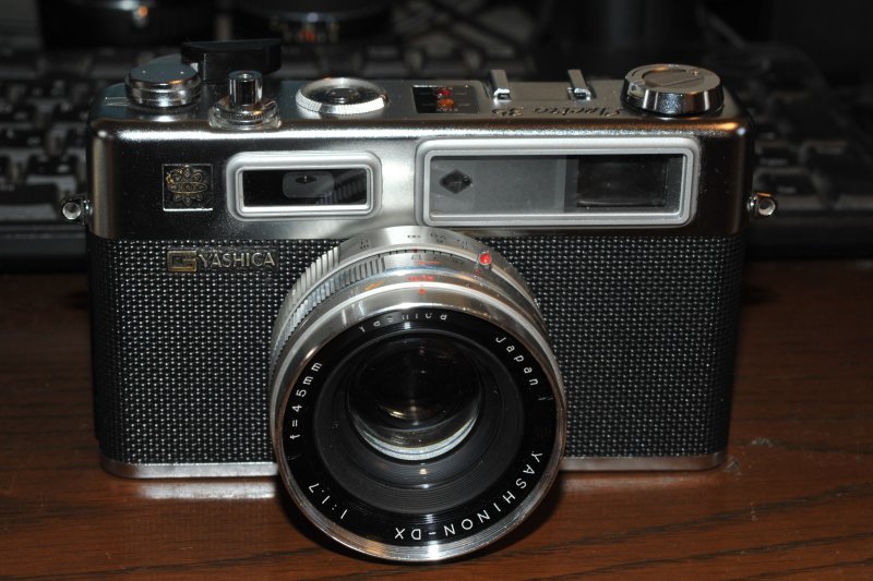 Yashica Electro 35 Goldmecanica ギンギンギラギラの電子カメラ Yashica Electro 35 Goldmecanica ギンギンギラギラの電子カメラ