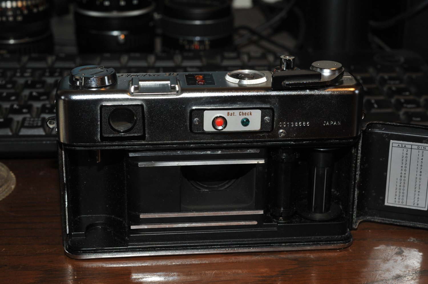 Yashica Electro 35 Goldmecanica ギンギンギラギラの電子カメラ