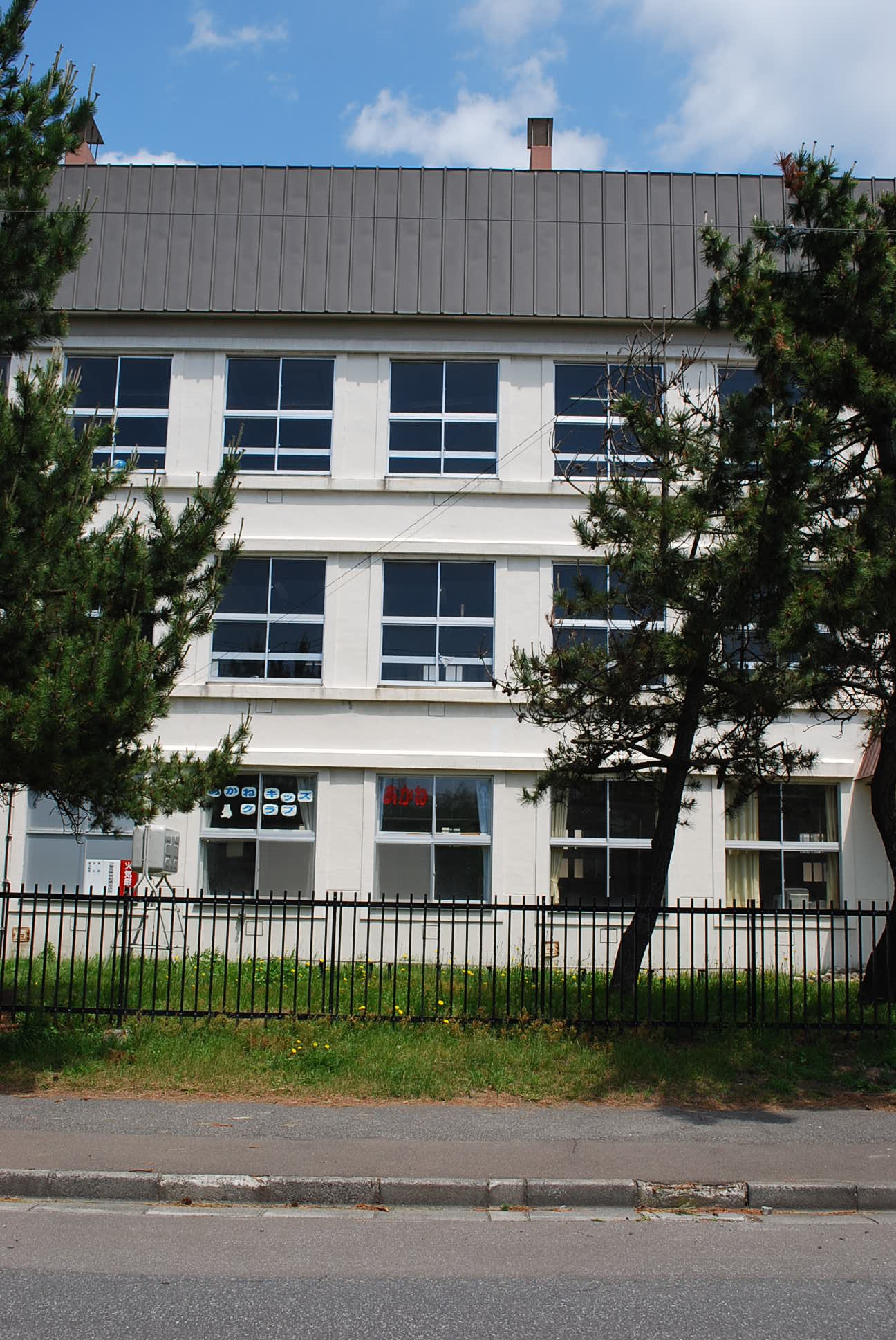 函館市立高盛小学校(函館懐かしの建築)_f0142606_02214680.jpg