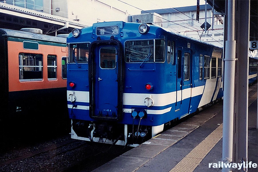 青い顔のディーゼルカー : レィルウェイライフ