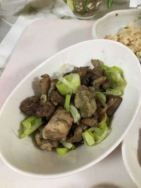 子大豆もやしと挽肉炒め　地鶏親鳥の炭火焼_b0417696_23060511.jpeg
