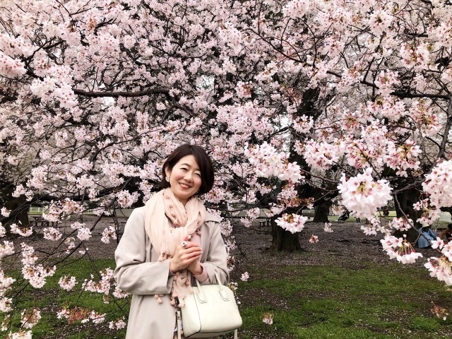 砧公園の艶やかな桜の木の下で_a0157409_23024072.jpeg