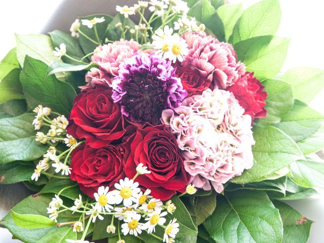 ピアノ発表会で先生への花束 華やか ル ケレス南円山ミュージアムホールにお届け 22 04 03 札幌 花屋 Mell Flowers