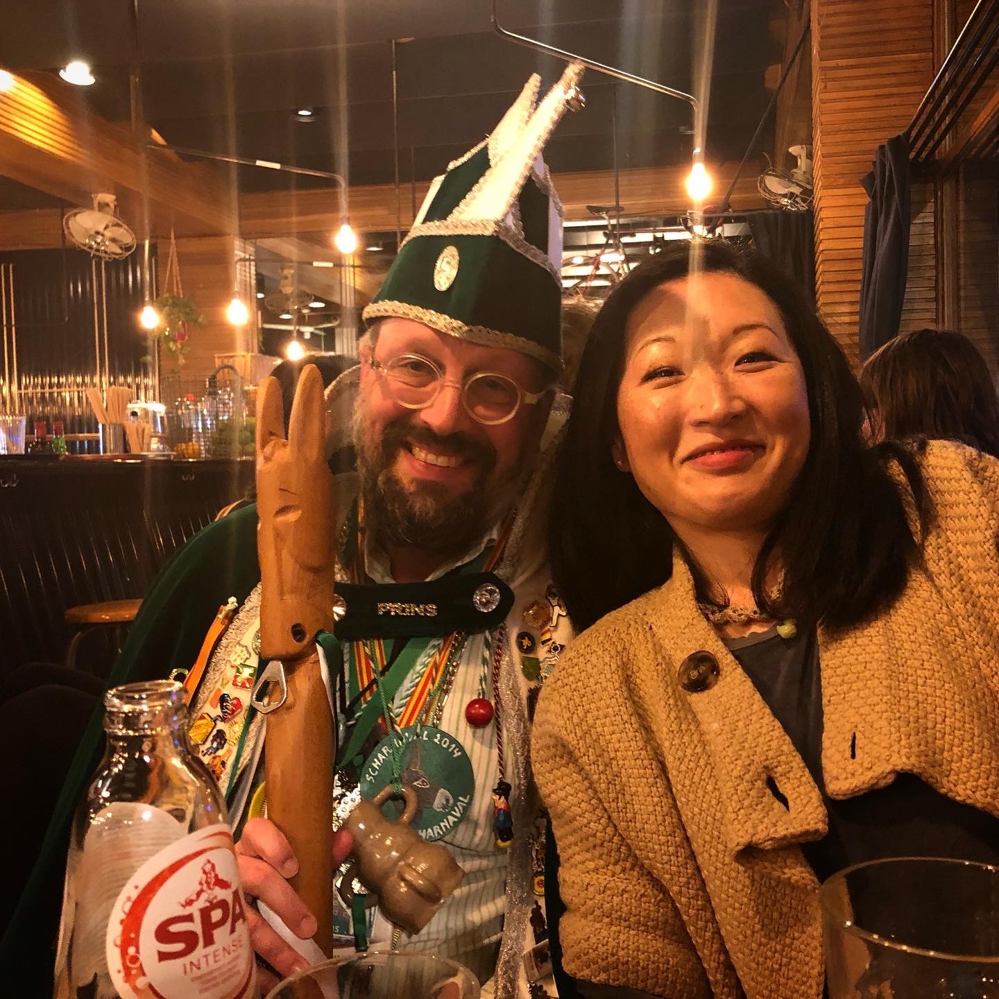 スカーベックのカーニバル、スカーベックのプリンスと乾杯! @カフェ・ヴァルヴィス ブリュッセル_a0231632_01191696.jpeg