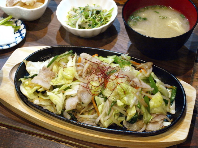 おかずバル One’s Kitchen その10(肉野菜炒め定食)_d0153062_15490506.jpg