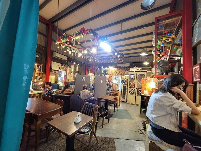 【基隆カフェ】巡り②ミルフィールが台湾一美味しかった！アパレルとの複合カフェ「空白服飾-金派甜點」_b0182708_07293790.jpg