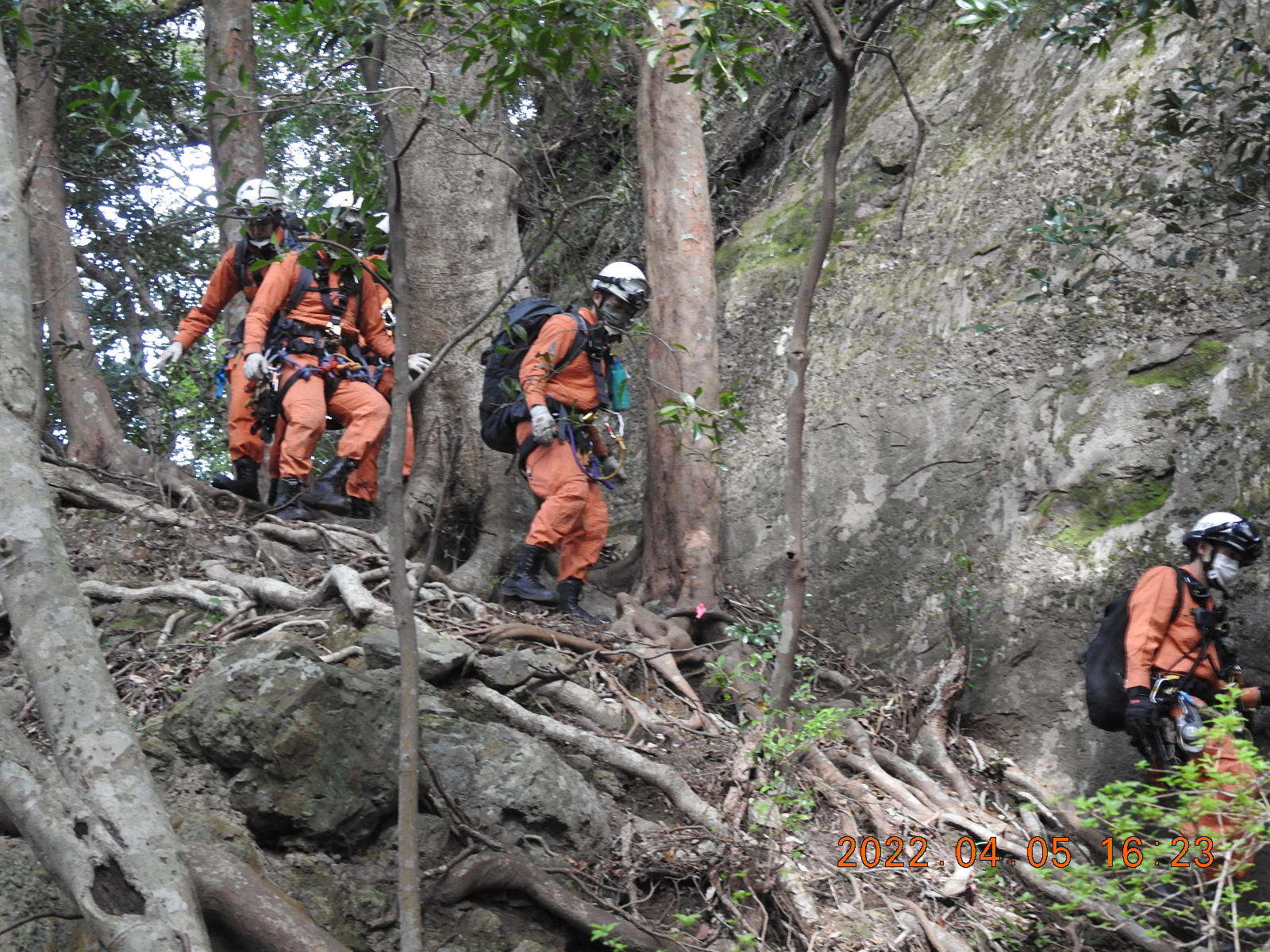 双石山　2022年04月5日　滑落事故死_c0153595_18033887.jpg