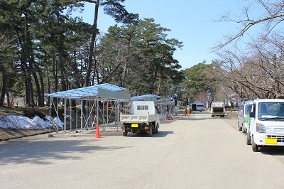 弘前公園で春探しと城門の実寸大印刷シート_2022.04.07撮影_d0131668_15503982.jpg