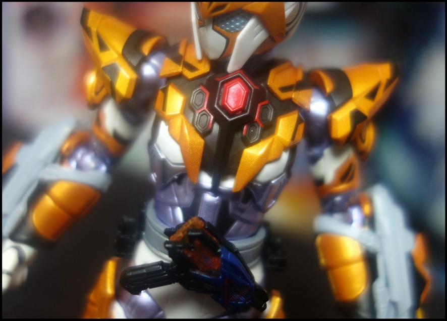 S.H.Figuarts 仮面ライダーバルキリー ジャスティスサーバルを