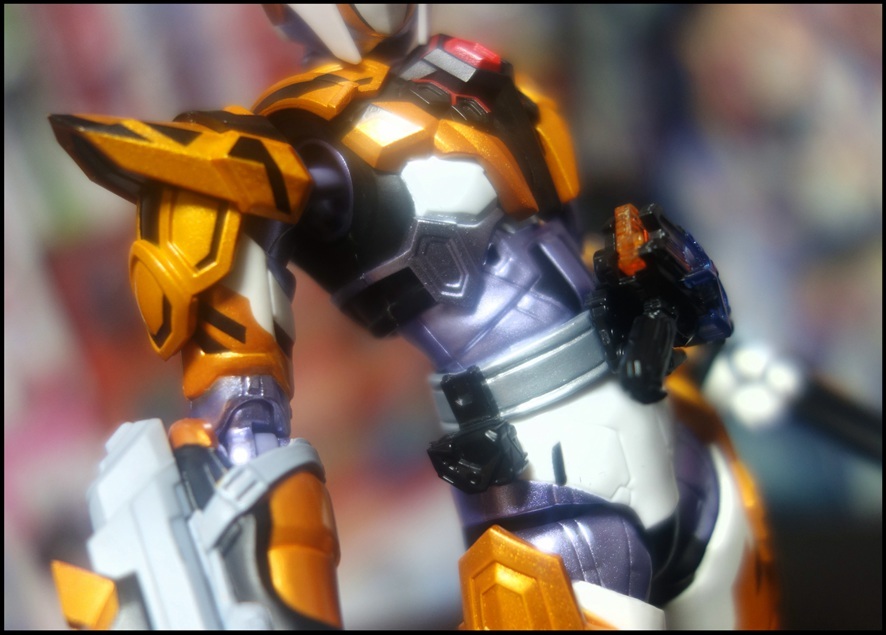 S.H.Figuarts 仮面ライダーバルキリー ジャスティスサーバルを