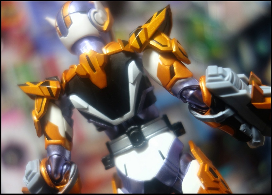 S.H.Figuarts 仮面ライダーバルキリー ジャスティスサーバルを