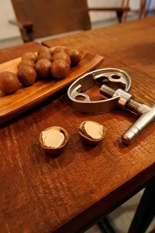 【(山梨グルメ)甲府市「Bar Flint」・・・暖炉の炎に癒される薪ストーブが置かれているバー!!】_a0005436_12530993.jpg