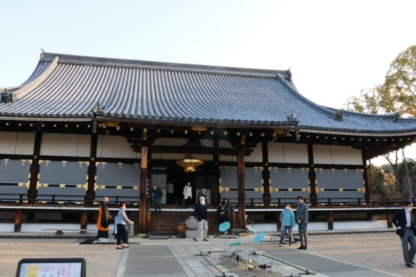 春の遠足　その３　仁和寺　朝のお勤めと御室桜_f0368538_16243007.jpg