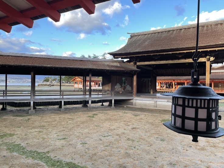 念願の！日本三景『宮島』厳島神社へ。大鳥居は70年ぶりの大改装中_f0023333_22384537.jpg