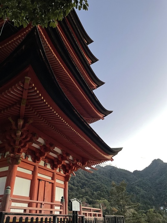 念願の！日本三景『宮島』厳島神社へ。大鳥居は70年ぶりの大改装中_f0023333_22385696.jpg