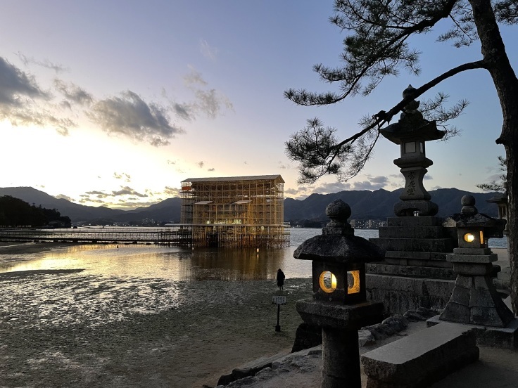 念願の！日本三景『宮島』厳島神社へ。大鳥居は70年ぶりの大改装中_f0023333_23293050.jpg